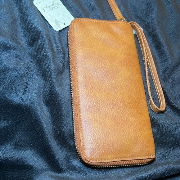 Free People Wallet - Picture 3 of 4